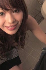 Rakia Motizuki Gives Great Head In A Public Restroom